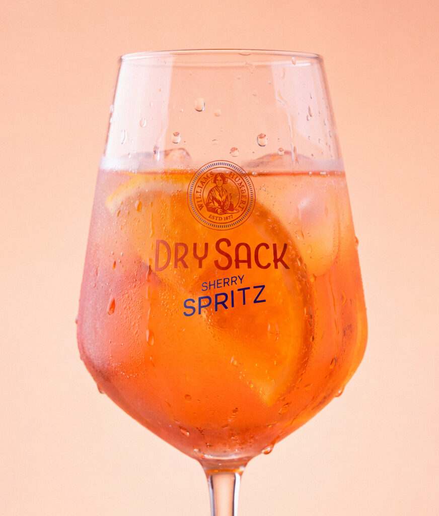 Copa de Dry Sack Spritz con hielo y logotipo grabado